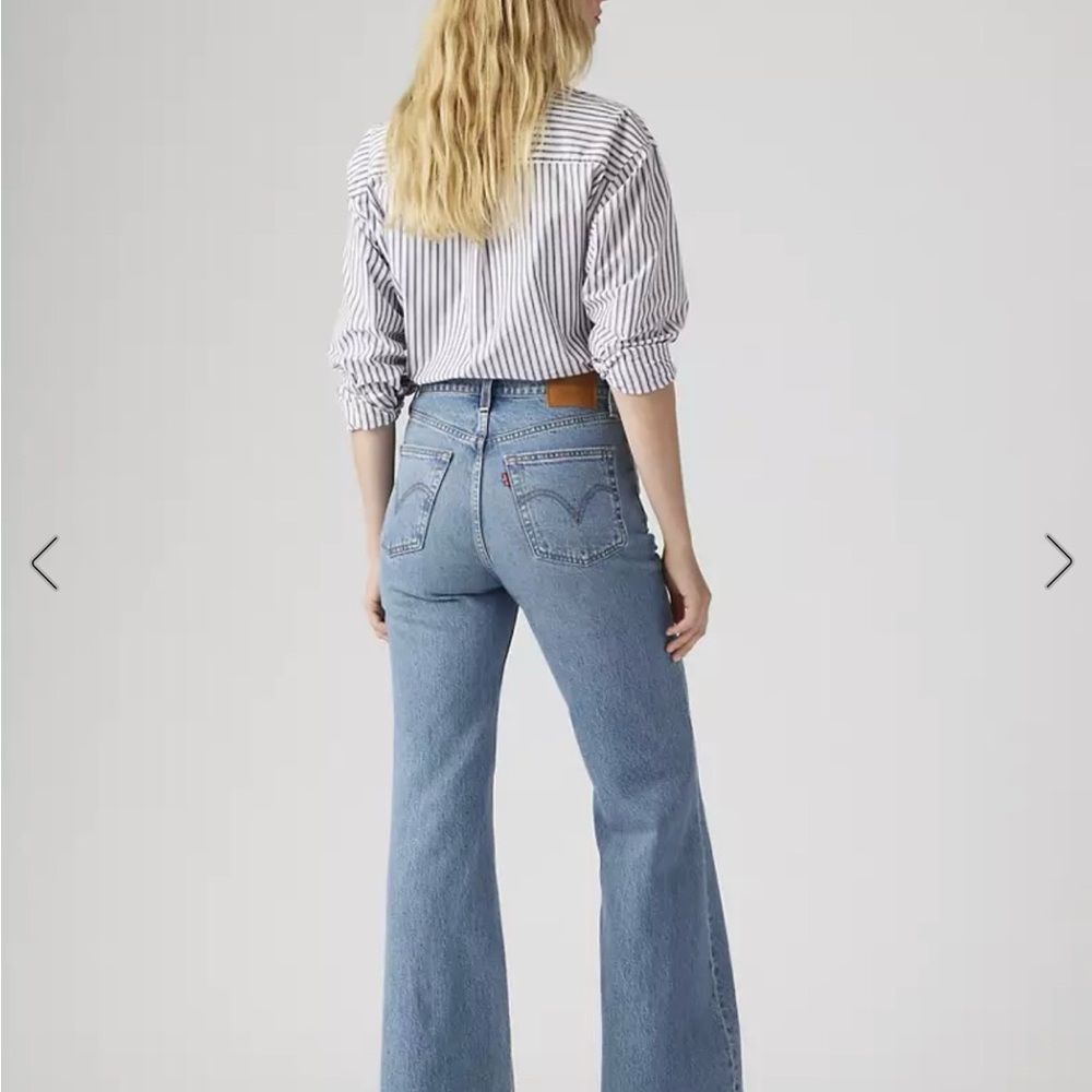 Levi’s Ribcage Flare - Picture 3 of 4